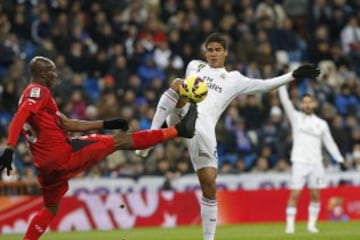 Varane y M'Bia.