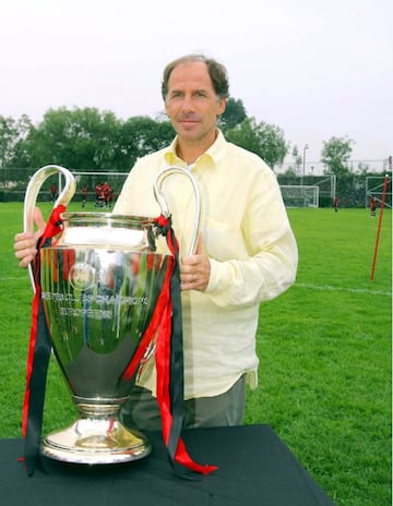 Franco Baresi es considerado como uno de los mejores defensores de la historia y ese reconocimiento se lo ganó vistiendo siempre la casaca del AC Milán. Es el segundo jugador con más partidos en la historia del club, por detrás de Paolo Maldini. Fue campeón del mundo y con los ‘Rossoneri’ levantó 18 títulos.