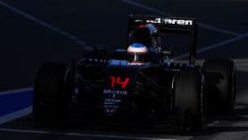 Fernando Alonso, con su McLaren Honda.