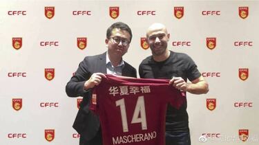 Oficial: Mascherano a China