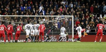 2-1. Karim Benzema marcó el primer gol.