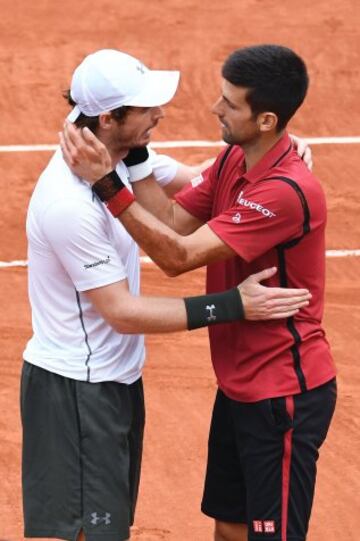 Novak Djokovic y Andy Murray al finalizar el partido.