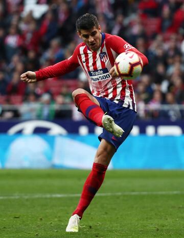 Morata llegó cedido al Atlético en el mercado invernal por 18 meses, así que su préstamo se alarga hasta 2020. Ahí el conjunto rojiblanco podría hacerse con sus servicios. En el Atleti están encantados con su rendimiento.