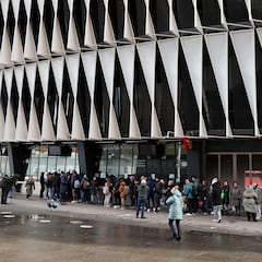 Aficionados hacen noche en San Mamés en busca de entradas para la Copa