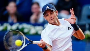 BARCELONA, 13/04/2026.- El tenista español Rafael Jodar durante su partido contra el tenista español Jaume Munar correspondiente a la primera jornada del ATP 500 Barcelona Open Banc Sabadell-Trofeo Conde de Godó. EFE/ Alejandro García