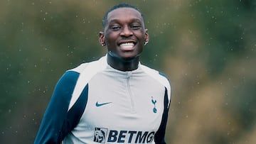 Kolo Muani, en un entrenamiento del Tottenham.