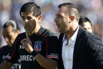 Futbol, Colo Colo vs Universidad Catolica
Quinta fecha, campeonato de Clausura 2016/17
El entrenador de Colo Colo Pablo Guede da instrucciones a sus jugadores durante el partido de primera division contra Universidad Catolica disputado en el estadio Monumental de Santiago, Chile.
04/03/2017
Andres Pina/Photosport
*************

Football, Colo Colo vs Universidad Catolica
Fifth date, Clousure Championship 2016/17
Colo Colo's manager Pablo Guede instructs his players during the first division football match against Universidad Catolica at the Monuemnatl stadium in Santiago, Chile.
04/03/2017
Andres Pina/Photosport