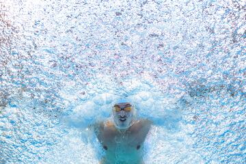 Una cámara subacuática instalada en el interior de la pileta captó esta curiosa imagen del francés Maxime Grousset, en la que su cuerpo parece difuminarse dentro del agua. El nadador galo participaba en una de las series de semifinales en 50 metros mariposa masculino en los Campeonatos Mundiales de natación de Fukuoka (Japón).