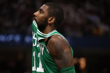Su compañero Kyrie Irving, el otro gran fichaje de Boston Celtics en verano, se lamenta por el infortinuo de Hayward.