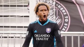 FORT LAUDERDALE, FLORIDA - OCTOBER 24: Goalie Pedro Gallese #1 of Orlando City SC reacts against Inter Miami CF at Inter Miami CF Stadium on October 24, 2020 in Fort Lauderdale, Florida. (Photo by Michael Reaves/Getty Images)