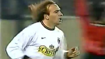 En 2001, el zurdo arribó a Macul procedente de Independiente. Los hinchas de la UC lo trataron de traidor y años más tarde el propio jugador señaló que aquel fichaje fue un error.