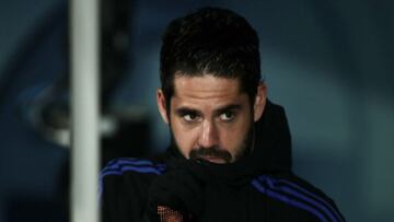 Isco, en una imagen en el banquillo.