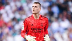 MADRID, SPAIN - OCTOBER 16: Andriy Lunin of Real Madrid CF looks on during the LaLiga Santander match between Real Madrid CF and FC Barcelona at Estadio Santiago Bernabeu on October 16, 2022 in Madrid, Spain. (Photo by David Ramos/Getty Images)