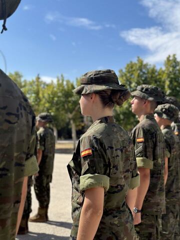 La Princesa Leonor en formación juntos con sus compañeros en la Academia Militar en Zaragoza.