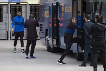 Gerard Piqué and Ernesto Valverde.