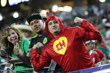 COP06. PHOENIX (ARIZONA, EE.UU.), 20/07/2017. Fanáticos apoyan a México previo al partido de la selección mexicana contra Honduras por la Copa de Oro hoy, jueves 20 de julio de 2017, en el Estadio de la Universidad de Phoenix, en Arizona (EE.UU.) EFE/José Méndez