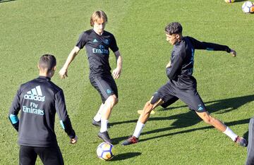 Entrenamiento del Madrid antes de viajar a Girona