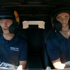 Checo Pérez y Max Verstappen se divierten manejando la Ford Bronco R