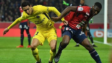 Paris Saint-Germain&#039;s Argentinian forward Angel Di Maria (L) vies for the ball with Lille&#039;s French defender Fode Ballo-Toure (R) during French L1 football match between Lille Losc and Paris Saint-Germain (PSG), at the Pierre-Mauroy stadium, in V