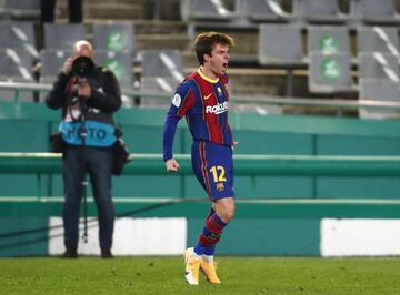 Riqui Puig dio la clasificaci¨®n al Barcelona tras marcar el tercer gol (2-3) en el d¨¦cimo lanzamiento de la tanda de penaltis.