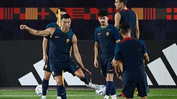 Portugal's forward #07 Cristiano Ronaldo (L) takes part in a training session at the Al Shahania SC training site, northwest of Doha on December 1, 2022, on the eve of the Qatar 2022 World Cup football match between South Korea and Portugal. (Photo by PATRICIA DE MELO MOREIRA / AFP)