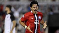 Cerro reacciona a tiempo y vence a Corinthians como local