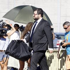 Las imágenes de Ángel María Villar y su hijo Gorka saliendo de la cárcel