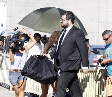Las im¨¢genes de ?ngel Mar¨ªa Villar y su hijo Gorka saliendo de la c¨¢rcel