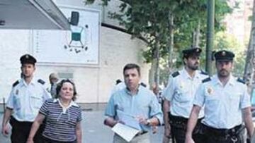 <b>INTERRUPCIÓN. </b>El 27 de junio, la Policía Judicial estuvo en el estadio para revisar los votos por correo.