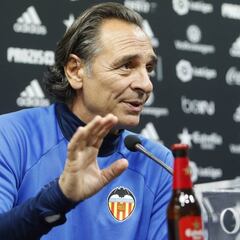 Prandelli explota y ataca a sus futbolistas: "Quien no sienta la camiseta, fuera"