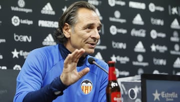 Prandelli explota y ataca a sus futbolistas: "Quien no sienta la camiseta, fuera"