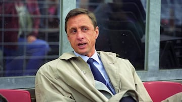 Johan Cruyff en el banquillo del Barcelona. 