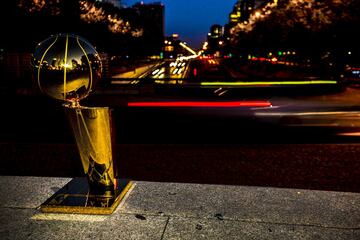 El trofeo de campeón de la NBA también se dejó caer por la Castellana