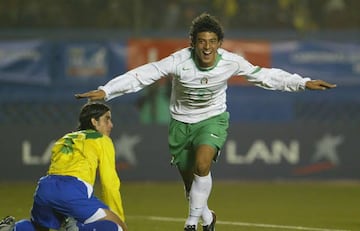 En selecciones menores, México no había tenido grandes resultados. Calladitos y sin reflectores el equipo de Chucho Ramírez se coronó en el mundial de la categoría venciendo a Brasiil en el 2005. Giovani Dos Santos, Carlos Vela, Héctor Moreno son de esa generación que le dio una gran alegría al pueblo mexicano.