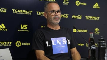 Cervera, en una comparecencia con el Cádiz.