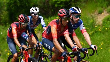 Egan Bernal durante una carrera con Ineos Grenadiers.