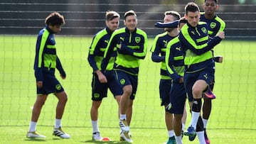 Los jugadores del Arsenal, trabajando antes de recibir al Ludogorets.