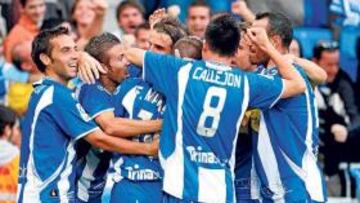 <b>UNA PIÑA. </b>Los jugadores del Espanyol esperan repetir esta celebración en el partido del próximo domingo ante el Atlético de Madrid.