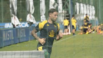 Entrenamiento Deportivo de La Coru?a. Jos¨¦ Angel corriendo