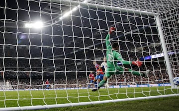 1-0. Karim Benzema marc¨® el primer gol.