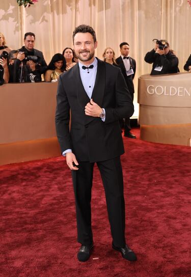 Dylan Efron a su llegada a los Globos de Oro.