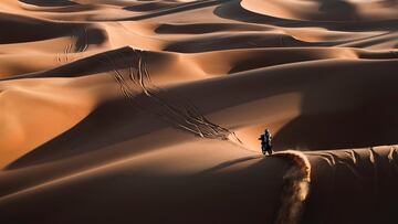 El Dakar cruza el mar de dunas del temido ‘cuarto vacío’