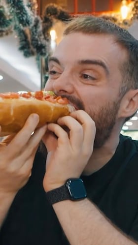 Ibai Llanos prueba el completo chileno y su reacción es imperdible: “Han acabado...”