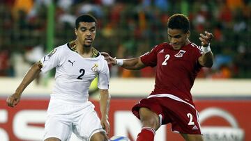 Ghana's Kwesi Appiah (L) challenges Equatorial Guinea's Ruben Belima during their 2015 African Cup of Nations semi-final soccer match in Malabo February 5, 2015. REUTERS/Amr Abdallah Dalsh (EQUATORIAL GUINEA - Tags: SPORT SOCCER)