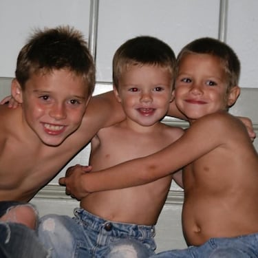 Una bonita foto de sus tres hijos mayores: Brooklyn, Cruz y Romeo.