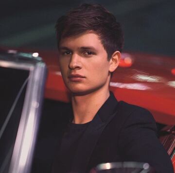 El actor y DJ estadounidense, mayormente conocido por interpretar a Augustus Waters en Bajo la Misma Estrella, naci¨® el 14 de marzo de 1994 (25 a?os)