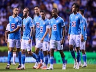 Giorgos Giakoumakis, Carlos Rotondi, Jesus Orozco, Erik Lira, Willer Ditta, Jesus Orozco of Cruz Azul during the 14th round match between Cruz Azul and Pumas UNAM as part of the Liga BBVA MX, Torneo Clausura 2025 at Cuauhtemoc Stadium, on April 05, 2025 in Puebla, Mexico.