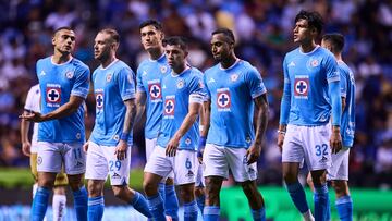 Giorgos Giakoumakis, Carlos Rotondi, Jesus Orozco, Erik Lira, Willer Ditta, Jesus Orozco of Cruz Azul during the 14th round match between Cruz Azul and Pumas UNAM as part of the Liga BBVA MX, Torneo Clausura 2025 at Cuauhtemoc Stadium, on April 05, 2025 in Puebla, Mexico.