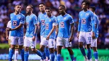 Giorgos Giakoumakis, Carlos Rotondi, Jesus Orozco, Erik Lira, Willer Ditta, Jesus Orozco of Cruz Azul during the 14th round match between Cruz Azul and Pumas UNAM as part of the Liga BBVA MX, Torneo Clausura 2025 at Cuauhtemoc Stadium, on April 05, 2025 in Puebla, Mexico.