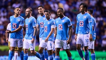 Giorgos Giakoumakis, Carlos Rotondi, Jesus Orozco, Erik Lira, Willer Ditta, Jesus Orozco of Cruz Azul during the 14th round match between Cruz Azul and Pumas UNAM as part of the Liga BBVA MX, Torneo Clausura 2025 at Cuauhtemoc Stadium, on April 05, 2025 in Puebla, Mexico.
